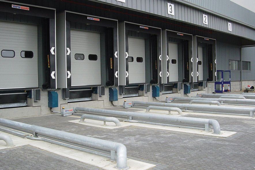 Distribution centre with dock shelters, doors and vehicle restraints